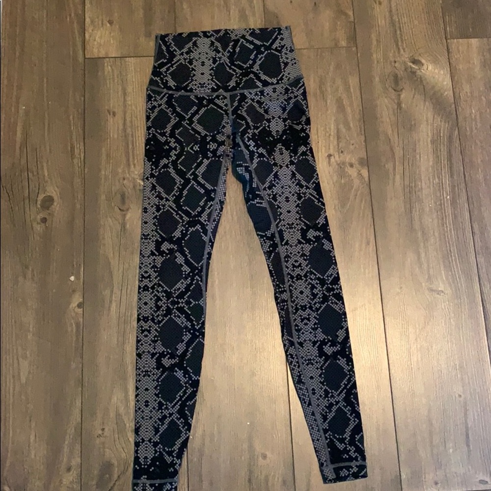 Lululemon Wunderunder- Snakeskin